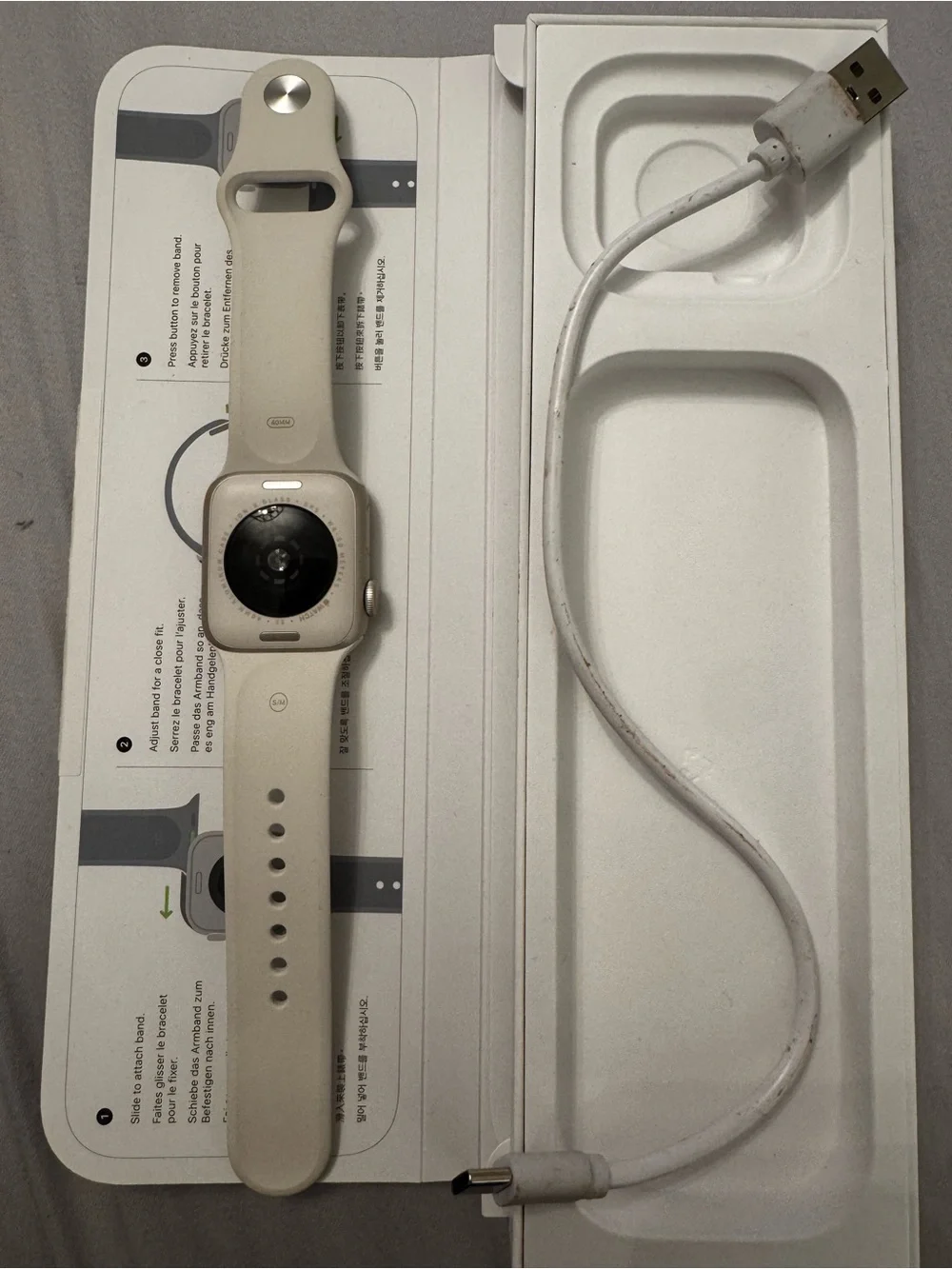Apple Watch silver trim with Cream/Off-White Sport Band series WATCH SE 40 mm